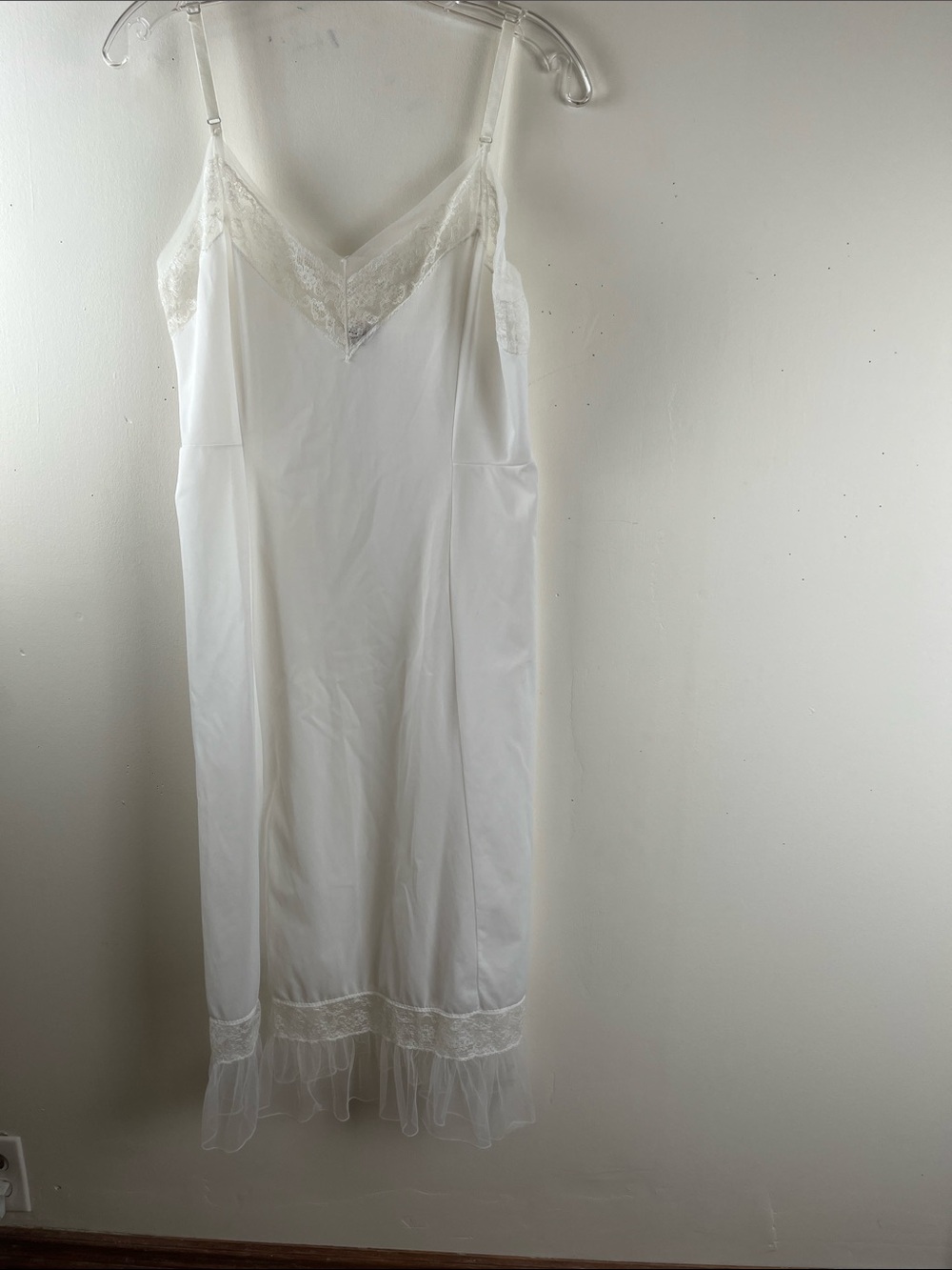 Classic White Lace-Trim Slip with V-Neck & Sheer Hem
